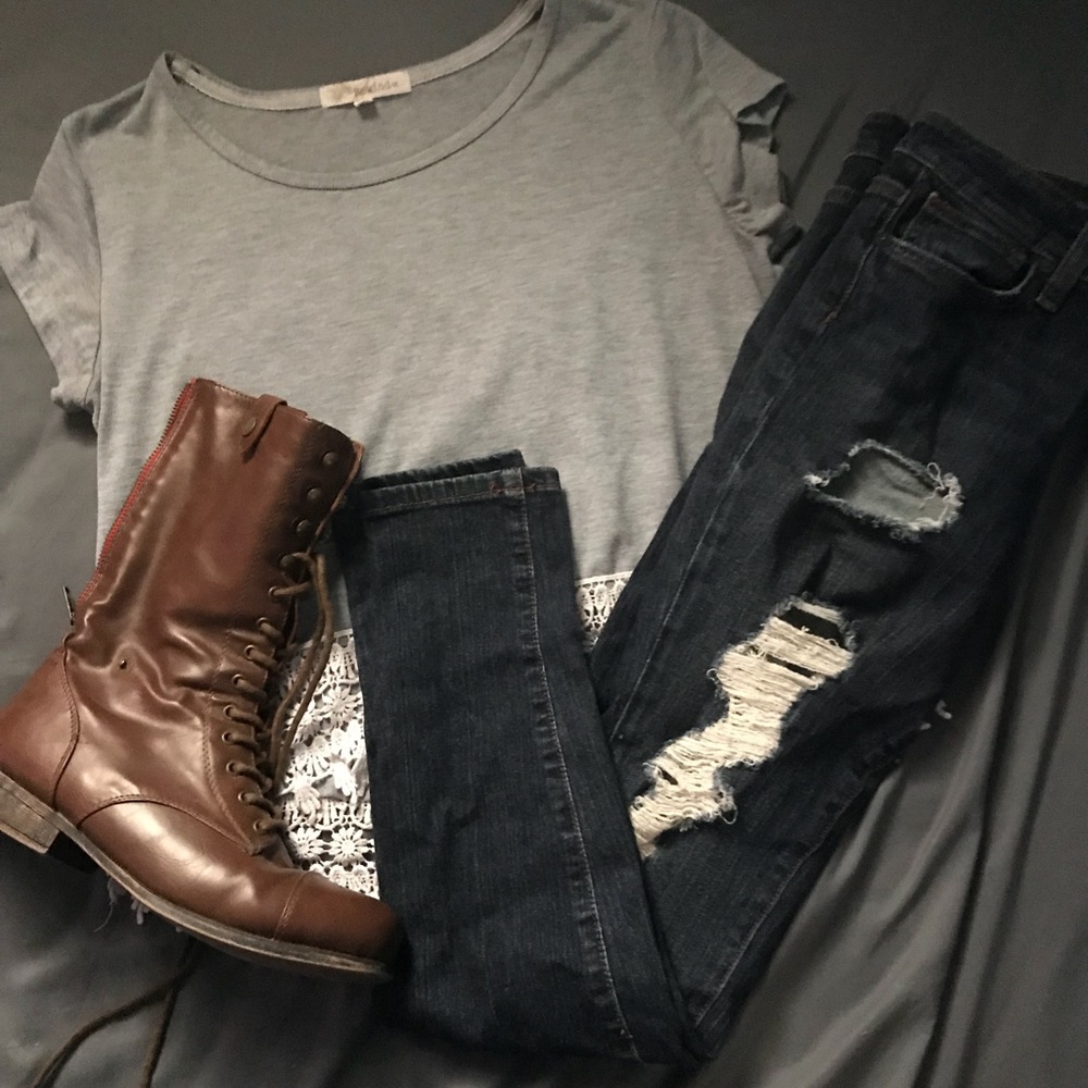 Distressed blue skinny jeans